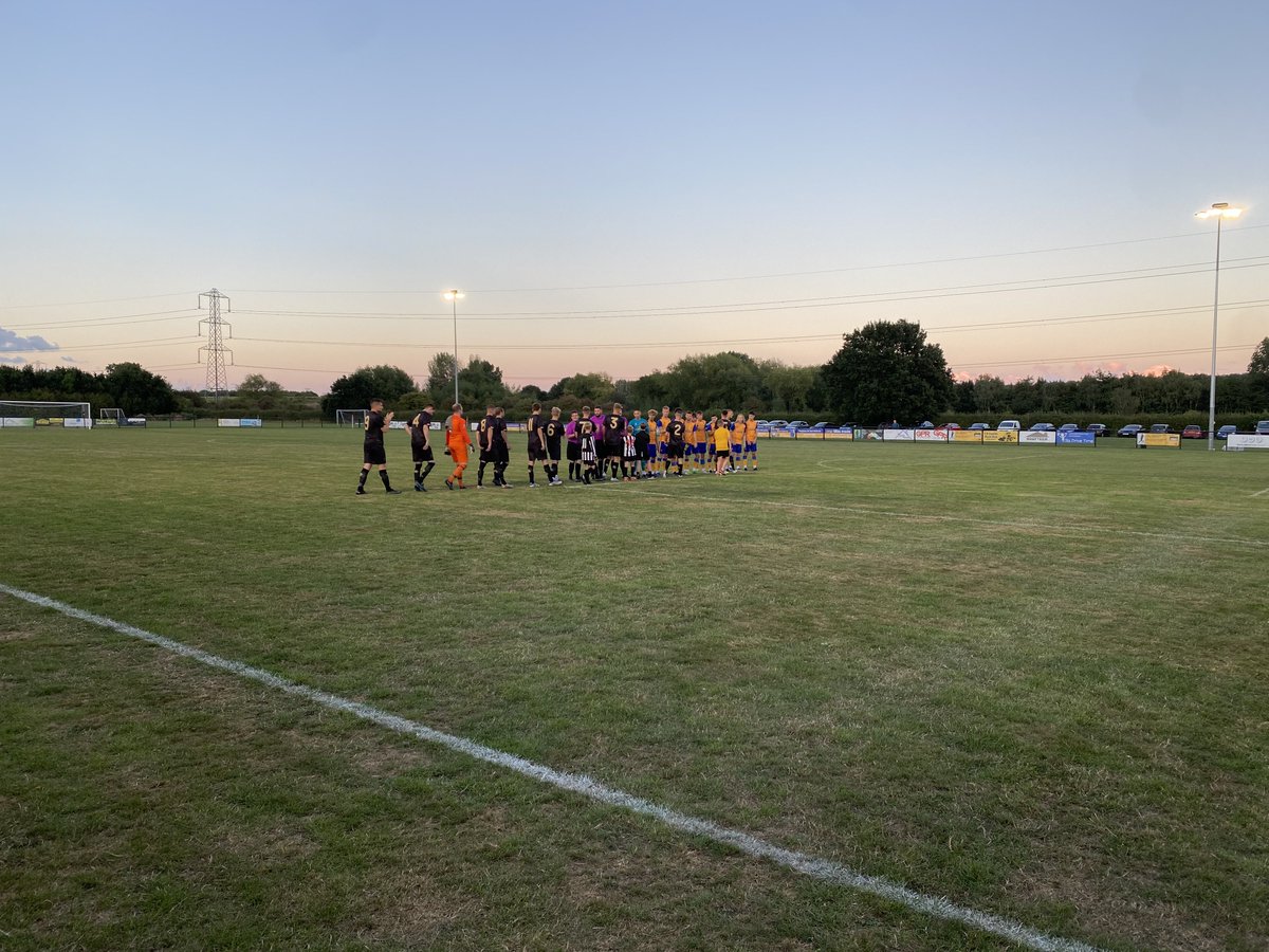 ENLIGHTENTheSh1's tweet photo. Privileged be here tonight! Class chatting to the lads in the changing quick before the game. Normalizing lads feeling 💩 & asking for help 💛
Thank you @southwellcityfc 🤍🖤
#ucl #nonleaguefootball #nottsfa @NottsFA @utdcos #mensmentalhealth #enlightenthenshadows https://t.co/lb1eQ7I8ft