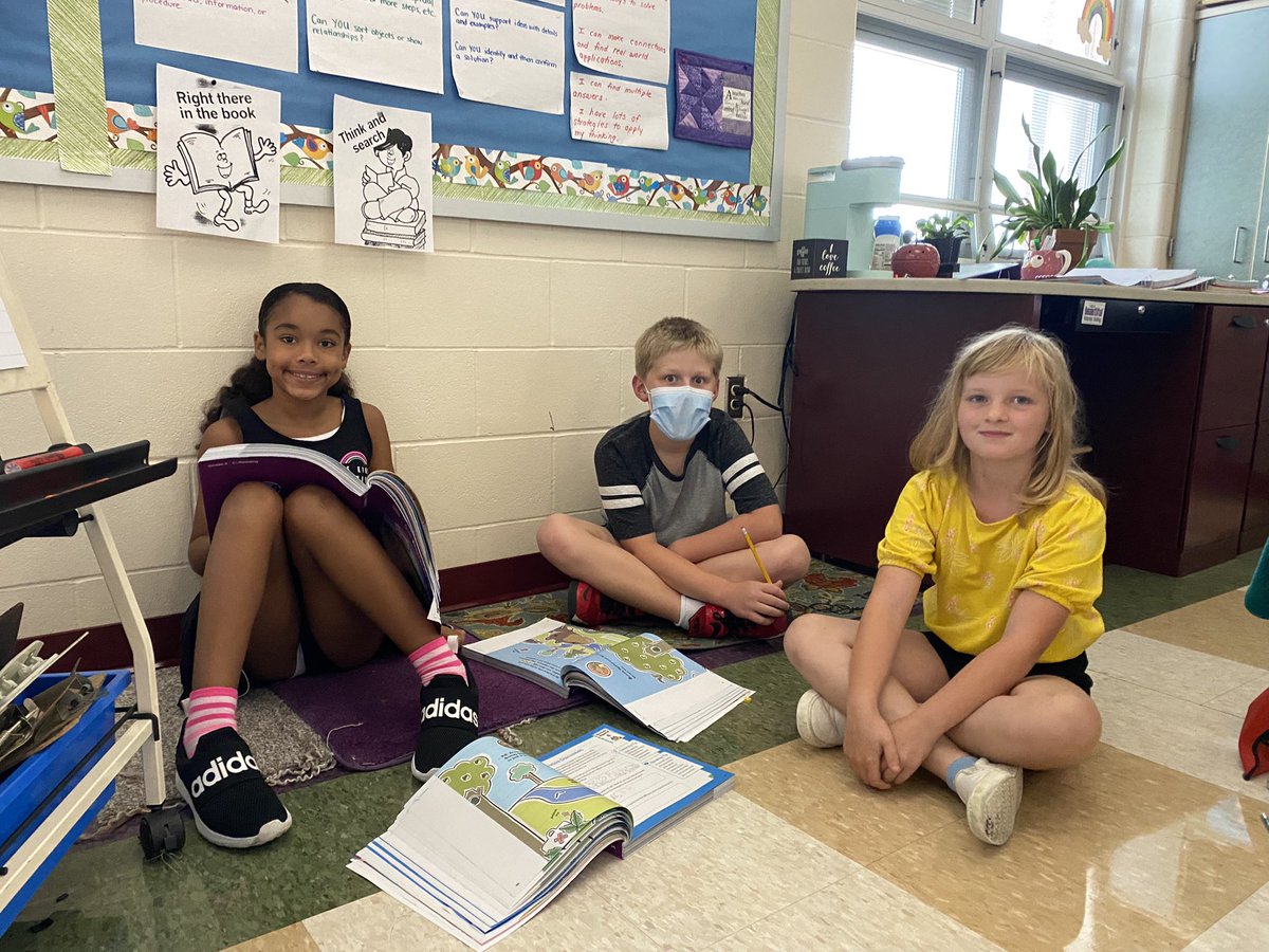 Collaborative discussion time. Looking back into the text to justify our thinking. <a href="/MillerRdgTweets/">Miller Ridge Elementary School</a> #middierising #HMH #cooperativelearning