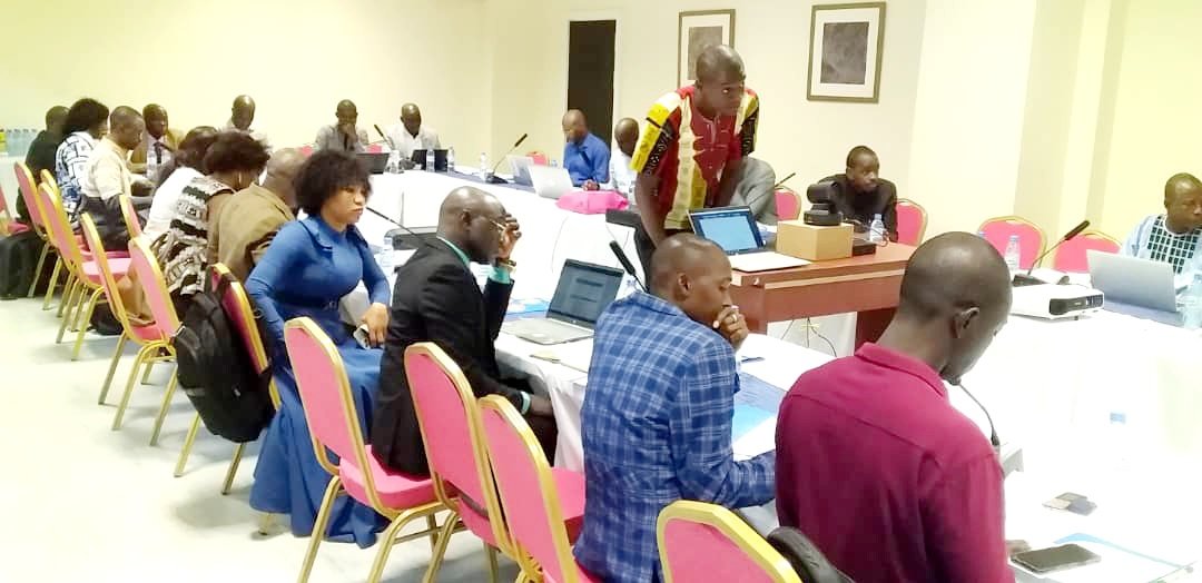guinee_oms's tweet photo. Tenue de l'atelier de renforcement des capacités des parties prenantes clés #INFOSAN. Il s'agit de discuter des #mécanismes pour améliorer la #qualité des #aliments. L'@guinee_oms et la @FAOGuinee appuient le @Msante dans la mise en œuvre de la stratégie. @manenguc @GouvGN @WHO https://t.co/4OEECKM5TU
