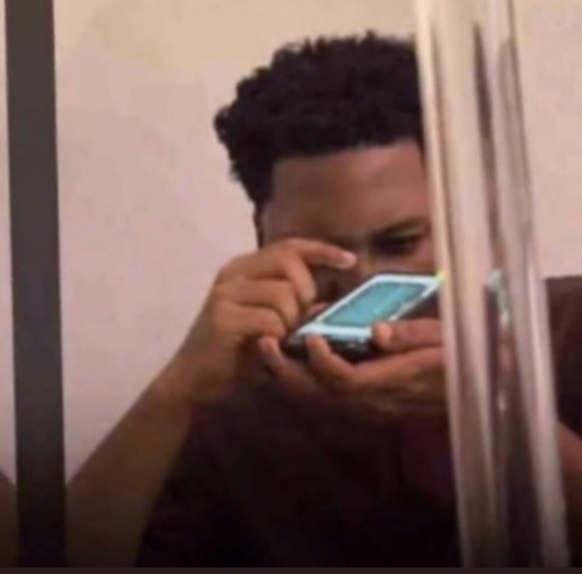 Kibwika_jerryy's tweet image. Me:I’m not that competitive 

Also me during imessage games: