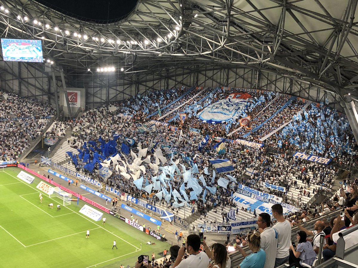 Jauffrey_A's tweet photo. Les virages pendant #OMCF63 🔵⚪️ https://t.co/DLfh36Sr01