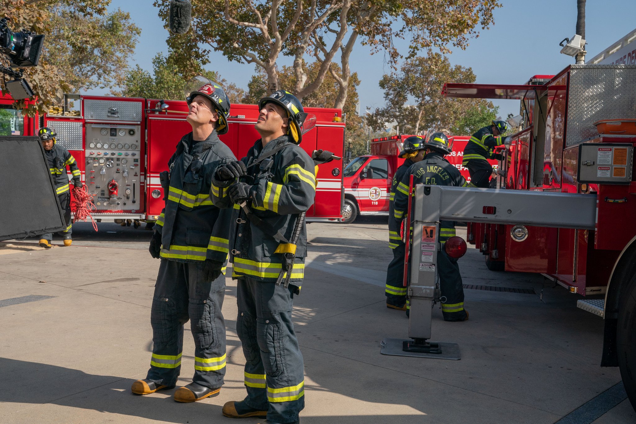 “Captain Nash and firefighter Eddie Diaz. 😩 #BehindTheScenes #911onFOX” .