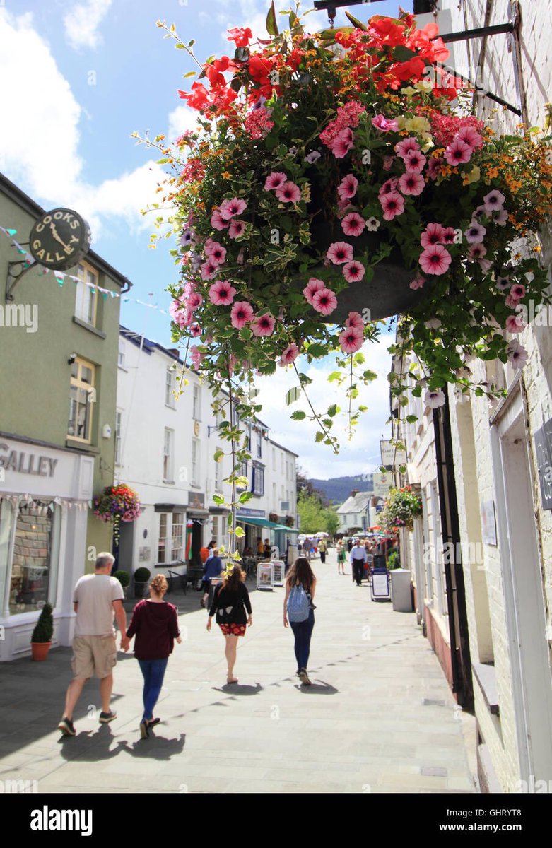 DigiGeoff's tweet photo. What to say about Abergavenny in Wales. One of the most beautiful towns I have ever visited. Pedestrianised and so very Mediterranean in feel 😊 Superb town planning with car free living.
#Wales #LovelyTowns https://t.co/yxp2rcpQlB