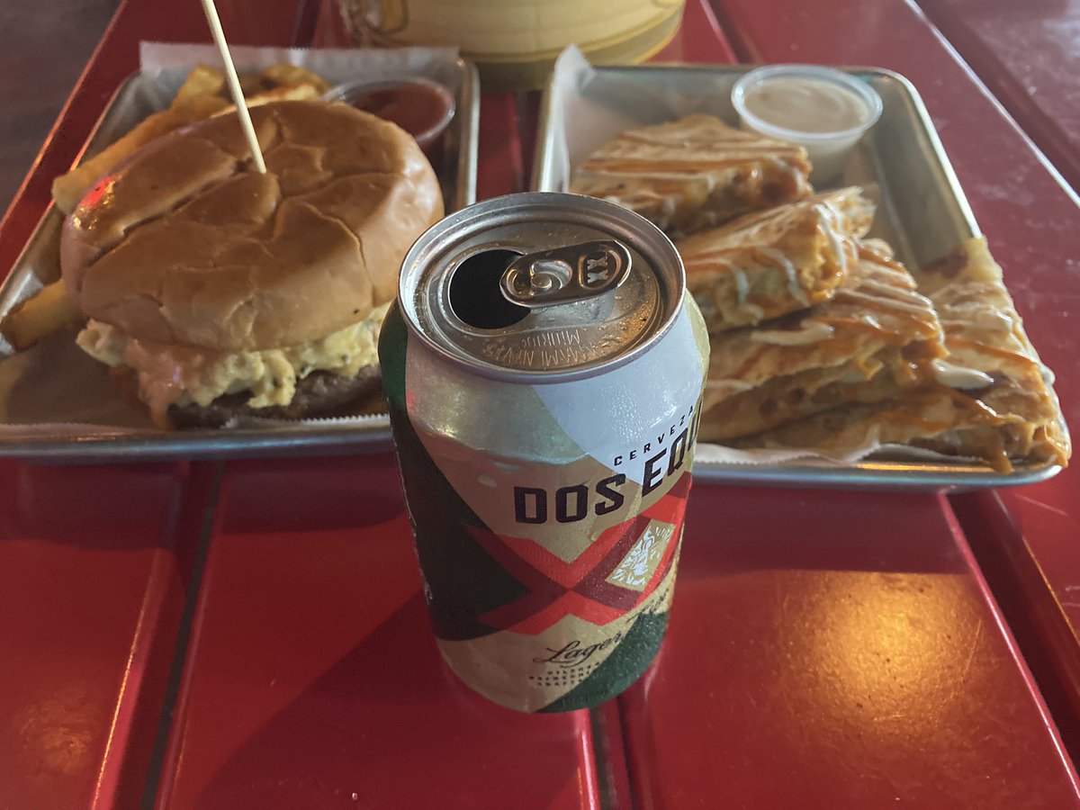 SportsRV's tweet photo. Successful lunch at @CobosQue.  Buffalo chicken quesadilla and bacon mac burger are 🔥🔥🔥 https://t.co/RuWAlrLy1H