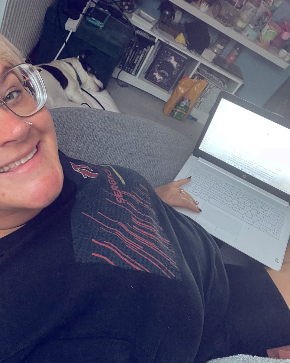 She’s back &amp; she’s writing again! ✍🏻📚💙 The last year or so has been tough in one way or another, both personally &amp; professionally and, for those reasons, my creative brain didn’t have the spark it needed to create… instagram.com/p/Ch71I_VrdQZ/…