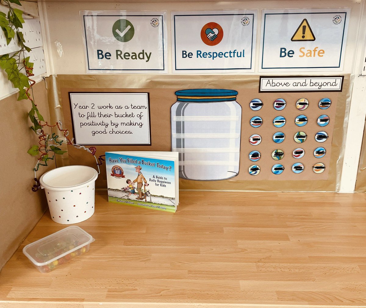 Year 2 recognition board all ready for the new term. The children work as a team to make good choices throughout the day. These choices are celebrated by placing marbles in the bucket <a href="/pauldixtweets/">Paul Dix</a> #readyrespectfulsafe #year2 #edutwitter #positivebehaviourmanagement