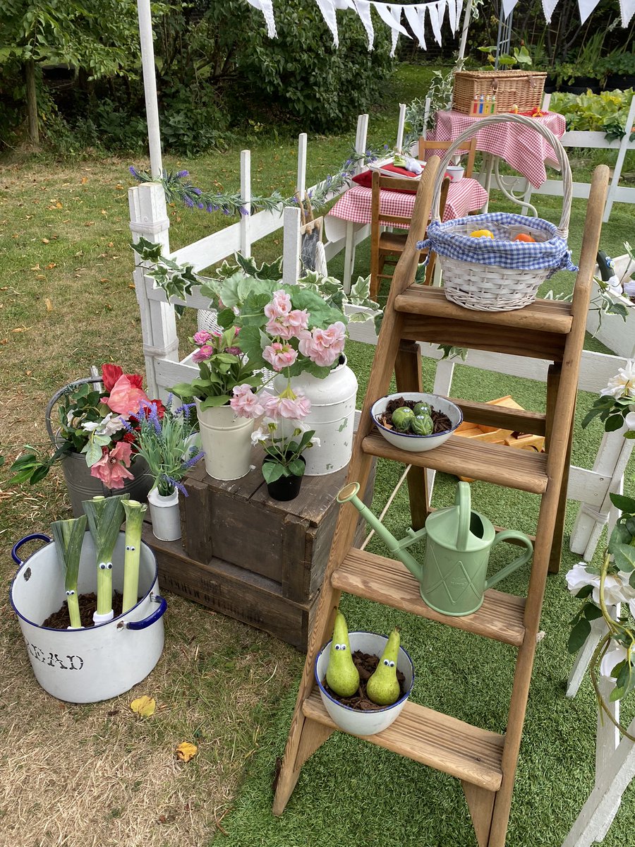 l_connelly1981's tweet photo. Yet another fab event from the @plungeboom team! Loved working with them this summer, their activities are brilliantly designed and the families have loved them too. Our @OutbackGardenHX was almost made for them! #PerfectSetting https://t.co/ZAWXWzFncI