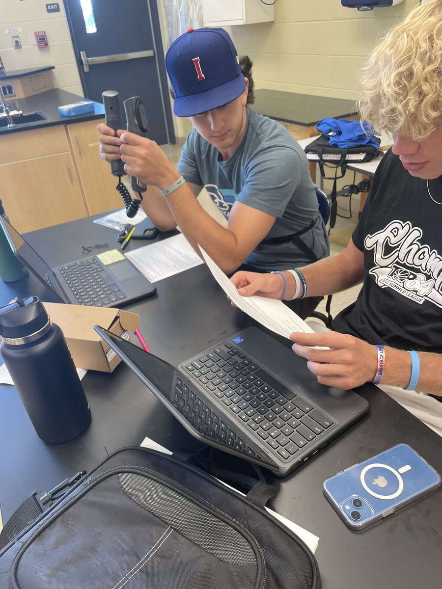UrichHSScience's tweet photo. Detecting deception day in principles of biomedical science. Polygraph day! https://t.co/xoPQJxhP9C