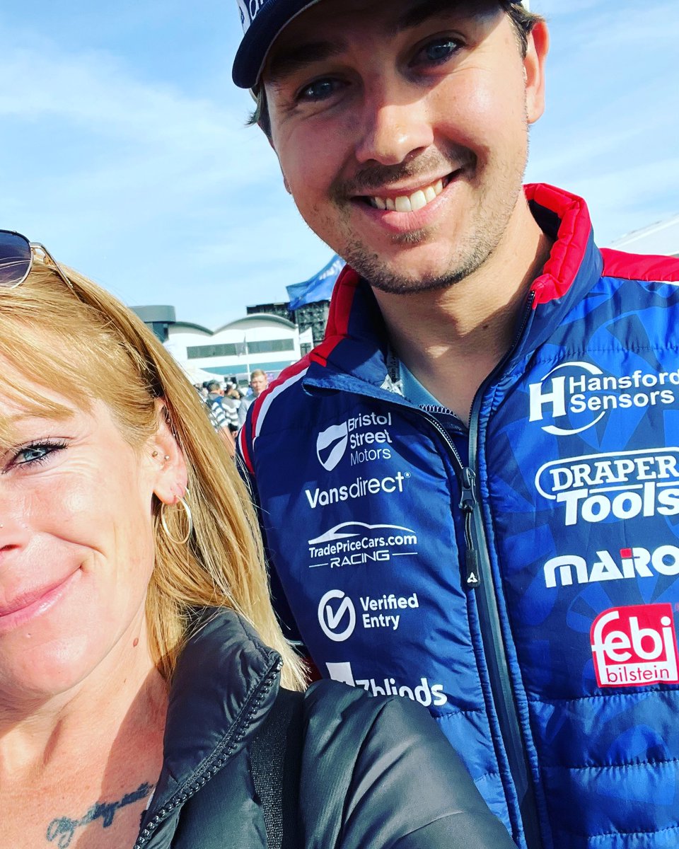 ZBennett83's tweet photo. Thank you @Tomingram80 for the selfie at Thruxton! https://t.co/yCrEW3KuaZ