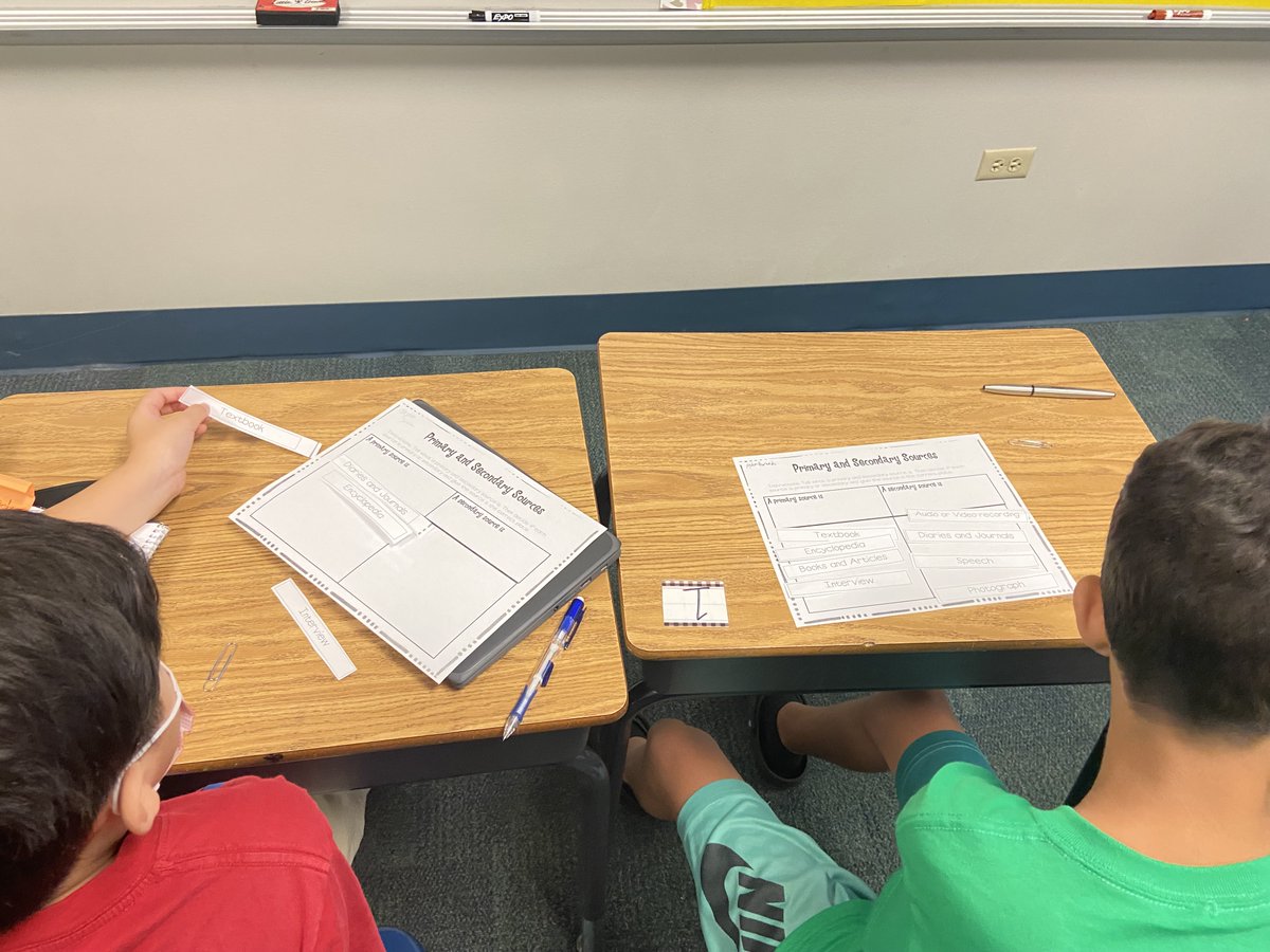 Soc_StudiesTX's tweet photo. Hands-on sourcing in Ms. Coleman's Worlds Cultures class @TedPolkMS ! Way to join the #CFBSourceForce https://t.co/UDPEZwE6V0