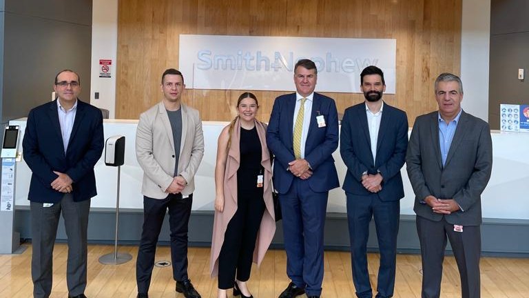 BenLysterBinns's tweet photo. Fue un placer visitar a @SmithNephewPLC en 🇨🇷, empresa británica pionera en tecnología médica, que actualmente emplea a más de 2000 costarricenses. 

Aprendí mucho sobre sus operaciones y modelo de negocios en el país. ¡Gracias por invitarme! https://t.co/iRsLedVI2p