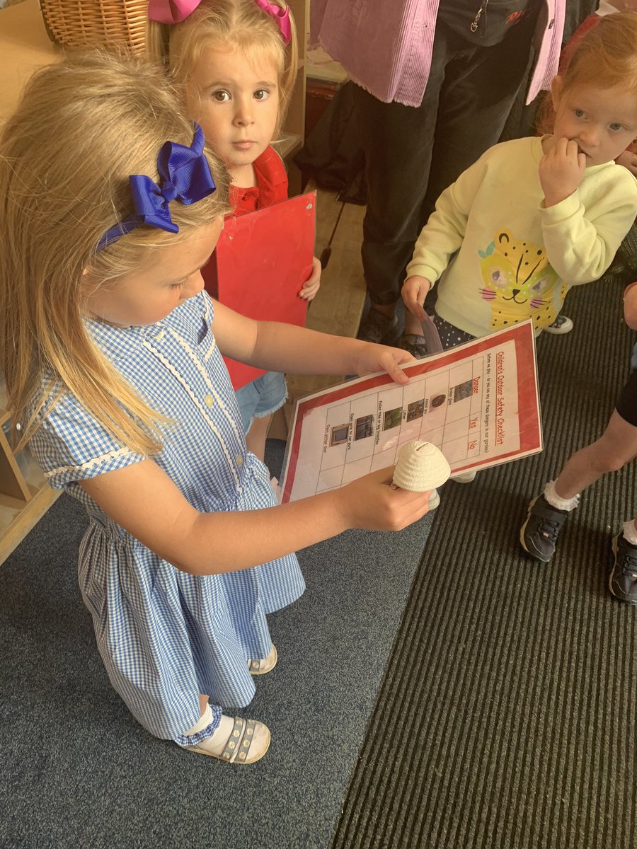 RiccartonC's tweet photo. Risk assessing the outdoors before we go out to play. #managingrisks #RiskyPlay 🌲 https://t.co/A4L6lNHWhi