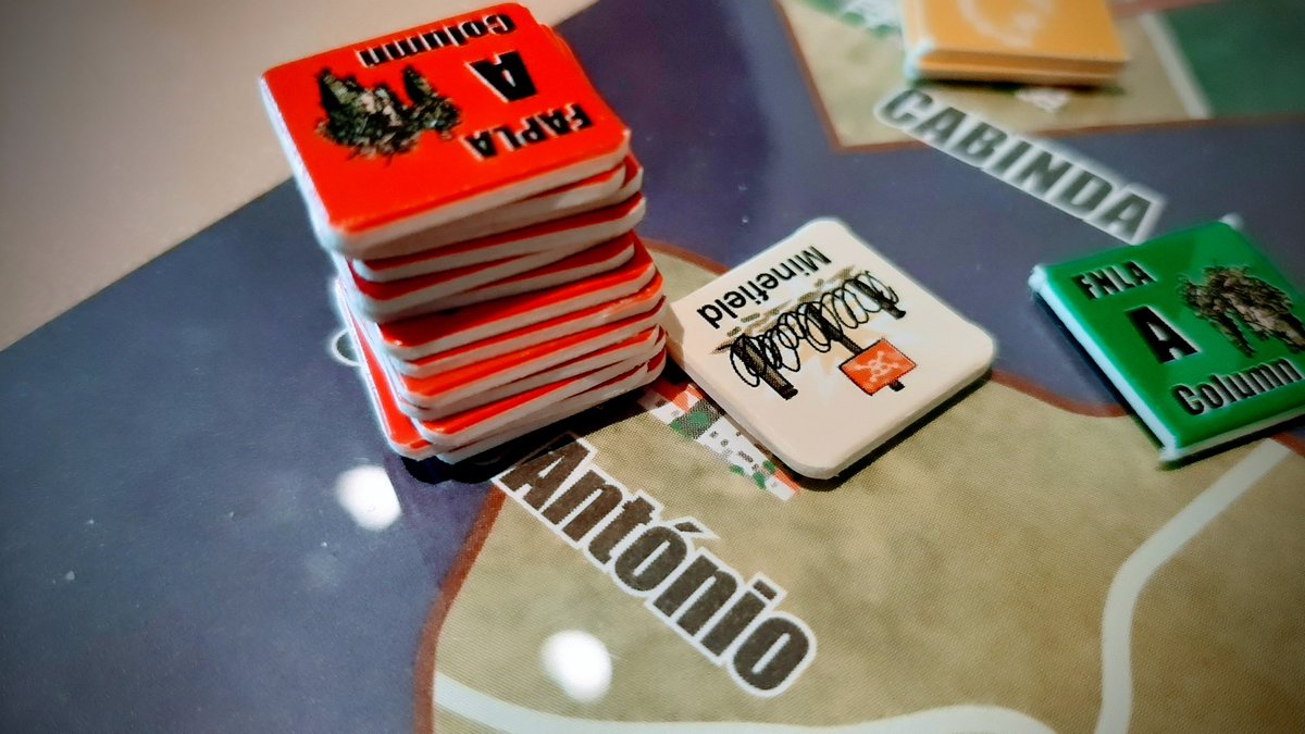 RobFactor's tweet image. Victory in &apos;Angola&apos; at #CSWExpo: @HBuchanan2&apos;s FAPLA Death Star makes a run up the coast to São António, causing irreparable damage to @MeepleLady&apos;s valiant capitalist running dog FNLA forces. @MultiMa