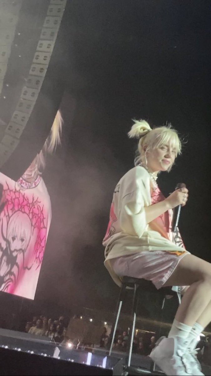 blondeeilish's tweet photo. blondie on stage 🫶 https://t.co/073sFCsiT7