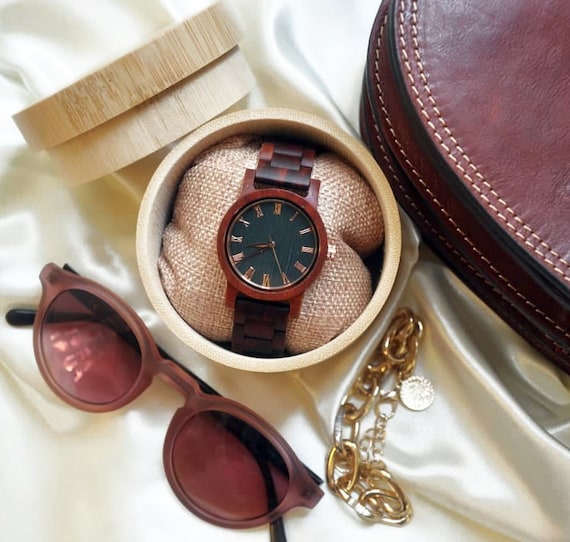 vertmaxdesign's tweet photo. Engraved Wooden Watches for Women| Classic &amp; https://t.co/5H30pCValZ #woodenwatch #woodwatchforwomen #birthdaygift #personalizedwatch @etsymktgtool https://t.co/yOicBXWnTP