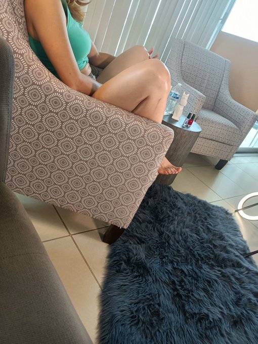 As&iacute; me la encontr&eacute;, que estaba haciendo? adivinas? eres un voyeur c&oacute;mo yo? #voyeur https://t.co/I0Ba<a href="/tag/voyeur"class="tags"><span>#voyeur</span></a>