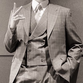 the hand in pocket dilf pose