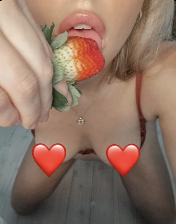 MissMummyOF's tweet photo. Who wants a taste?
FREE pics daily https://t.co/8IrAdykhMy

#pregnant #onlyfans #nsfw #pregnantkink #pregnantfetish #fetish #pregnantonlyfans #pregnantof #prengancycontent #sxc #milf #hotpregnant #kink #pregnantslut #hotmilf #onlyfansfree #freeonlyfans https://t.co/ZRmca9F9vn