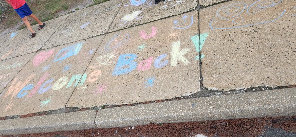 BEPTAColorRun's tweet photo. First blast of color has hit Barnegat Schools! Chalk the Walk was a complete success! Join us tomorrow at Donahue at 6:30pm for more color! #BEPTA #BarnegatInspires #ChalkTheWalk #Color #OneBarnegat https://t.co/gzvSLV4gup