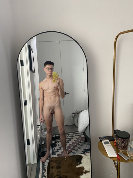 Shaved, moisturized, and ready to get rubbed down. 😏 https://t.co/1s5BwcRmeG