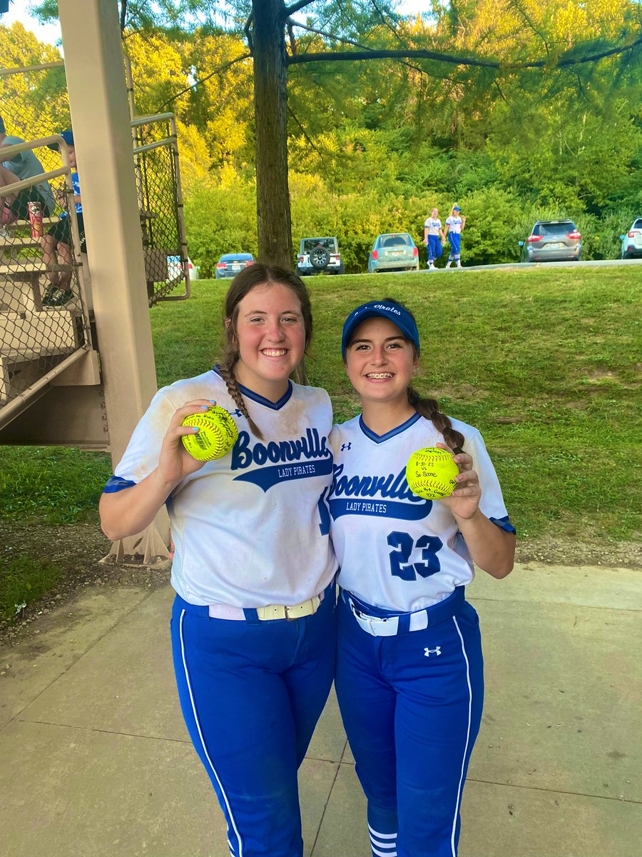 CEThompson03's tweet photo. We played southern Boone tonight, unfortunately lost 4-3. But me and @AbbyPulliam2023 had a bomb 💣 tonight!! https://t.co/UA7ogcmTXe