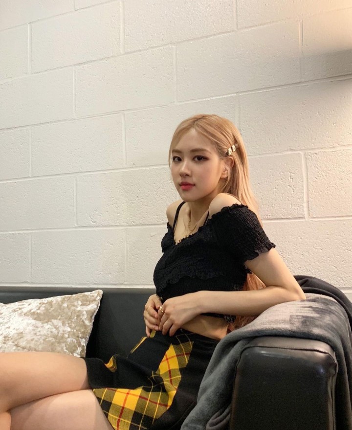 BOSSP1NK's tweet photo. Obviamente tenía que venir al #新娘在𝚂tage para ver a este bonito dúo #𝙼inami𔘓𝙰lison en el #𝙻it𝚌hyː伤我的心 ¡Que lindas y que talento! Las admiro, si que si ♡ 

𖤐 𝒂𝒏𝒈𝒆𝒍 (𝖿𝖺𝖼𝖾) 𝒈𝒊𝒓𝒍 𝗈𝖿 𝗍𝗁𝖾 𝖻𝗅𝗎𝖾 𝗌𝗄𝗒 #FLEUR☁️ https://t.co/SFF1W6QdsN