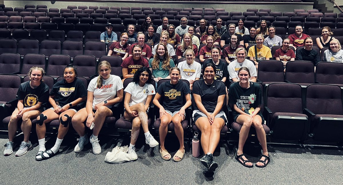 UMMCougarSB's tweet photo. Our Softball, Women’s Basketball and Swimming/Diving teams packed enough food to feed 52 people for a year with Feed My Starving Children https://t.co/3SqOyZE2dh