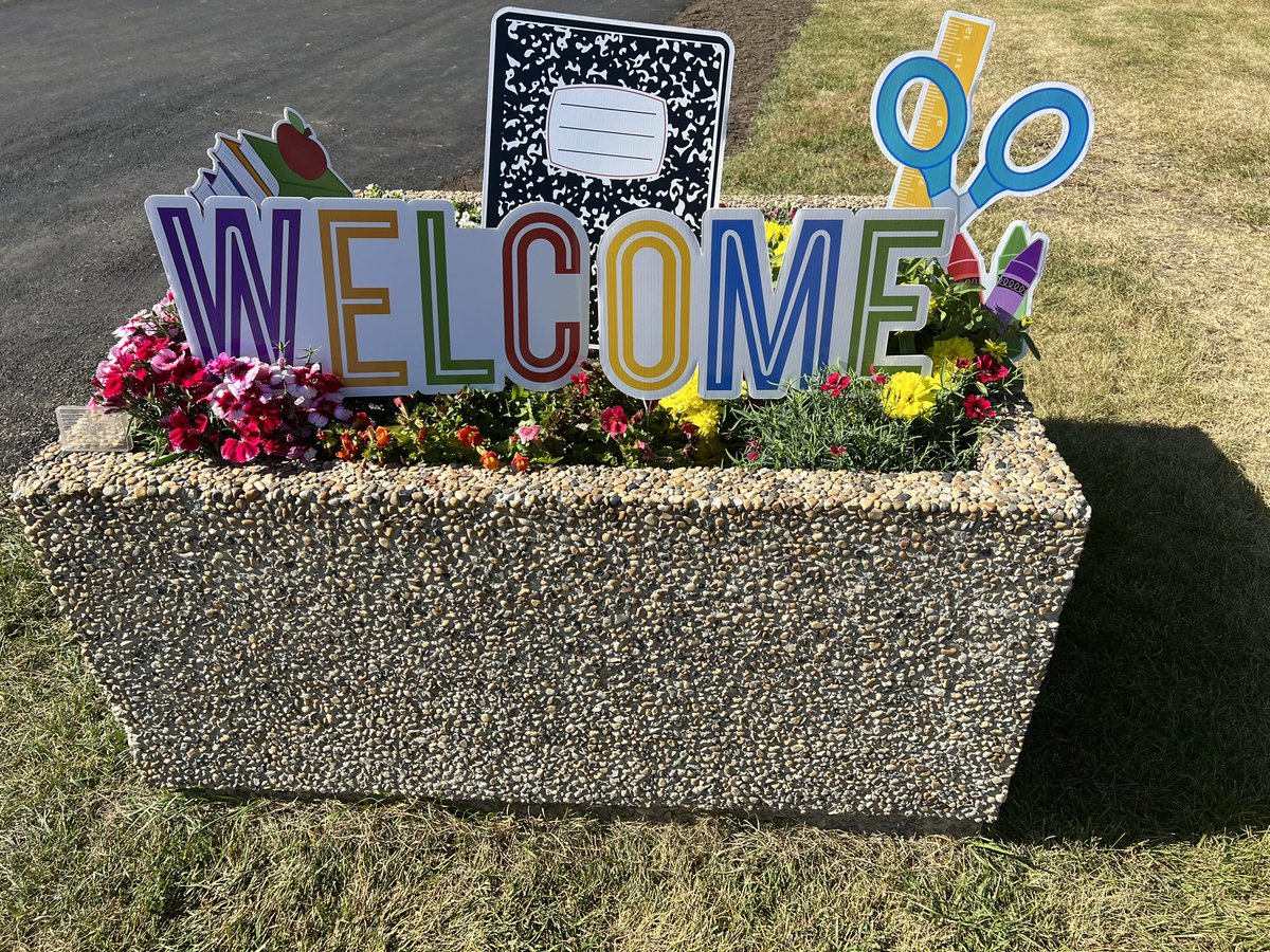WildRoseEle's tweet photo. What a great Day 1 of staggered entry! Lots of hugs, smiles and excitement. The best part is…we get to do it again with our next group tomorrow!!!! Can’t wait 😁 https://t.co/qhpVVZkESi