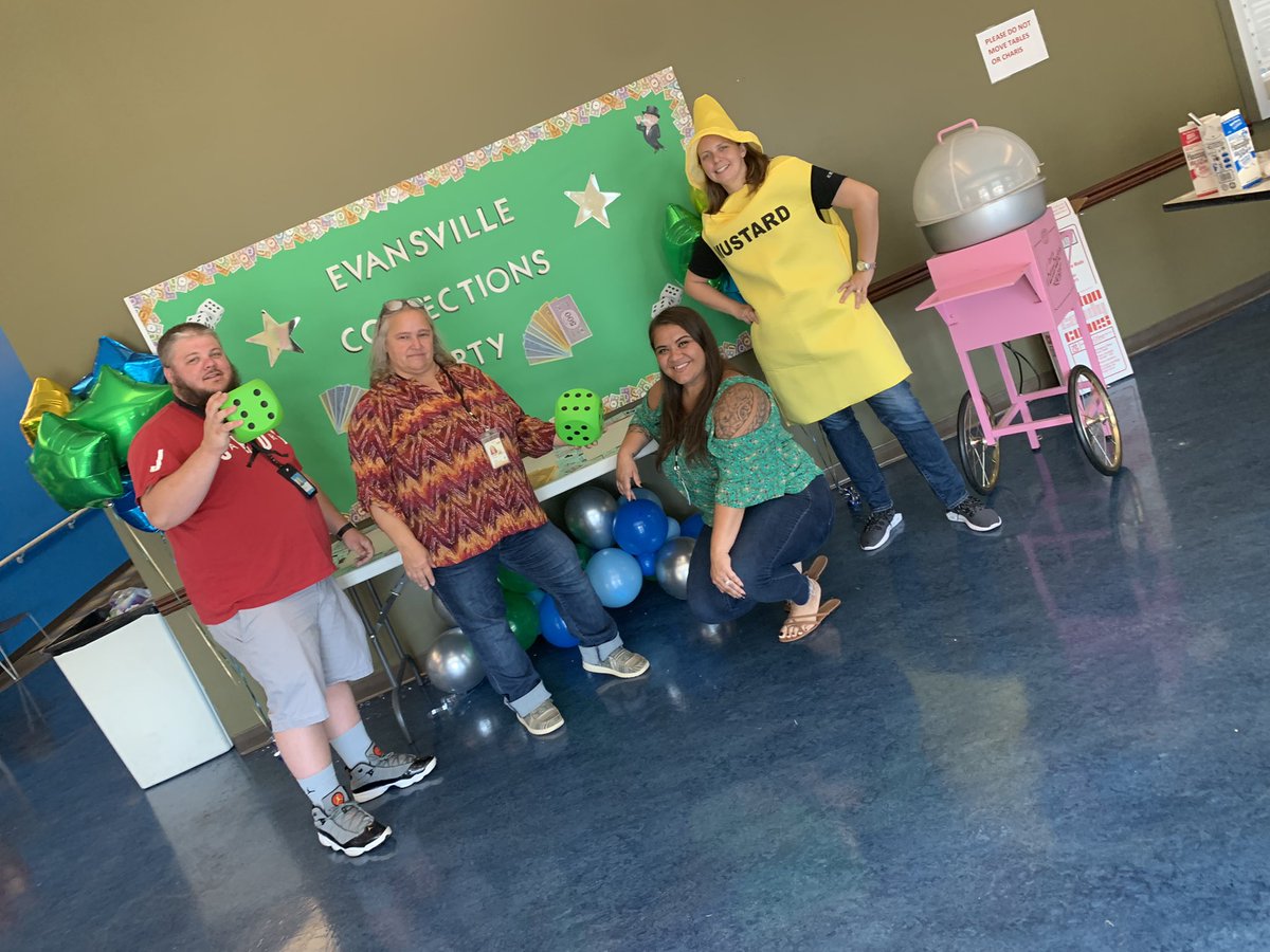 EvvCollections's tweet photo. Celebrating change with a center conversion party! Evansville is now Collections!! @erichorvath_ @solomon_darla @duncan_andy3 #LifeAtATT #ThatEvvLife #WinAs1Fam https://t.co/kICploDLU2
