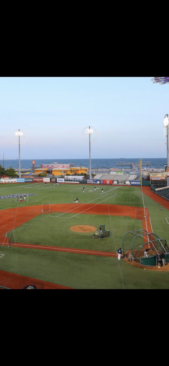 COLLEGE PLAYERS LOOKING FOR A SUMMER HOME FOR  ‘23???
We are currently recruiting for our 2nd season in the <a href="/ACBLBaseball/">ACBL Baseball</a> !!
We have a housing available and play our home games at Adelphi University and Maimonides Park, home of the Brooklyn Cyclones. #newyorkcrushbaseball