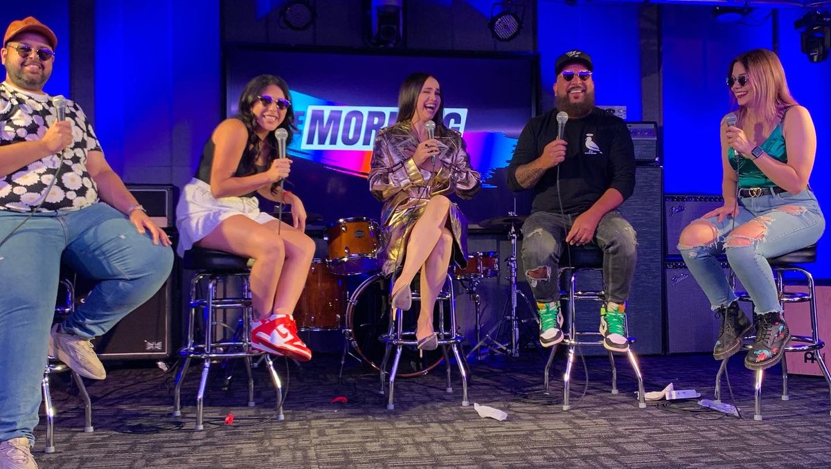 B96Chicago's tweet photo. More moments with @SofiaCarson 🥰🥰🥰 #sofians #b96 https://t.co/dD58djSUeJ