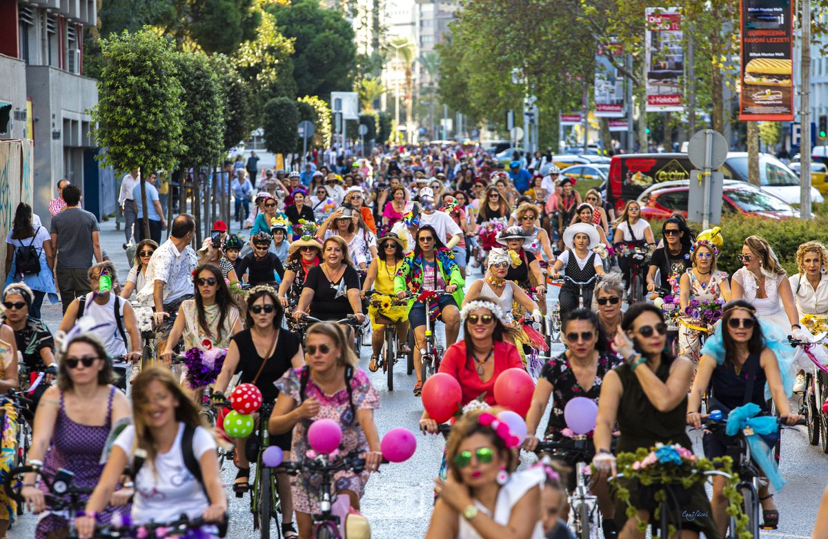 Auckland_Fwbr's tweet photo. Attention!
You may see hundreds of smiling, singing, dancing women on bikes on Sunday, September 18th.
We are more colorful together.
With you, we will have one more colour.
ππ»π²π«π₯³β₯οΈ
#morethan200cities32countries #auckland #chiccycle #bevisible #bewomen #worldcarfreeday https://t.co/jo5KH9DImv