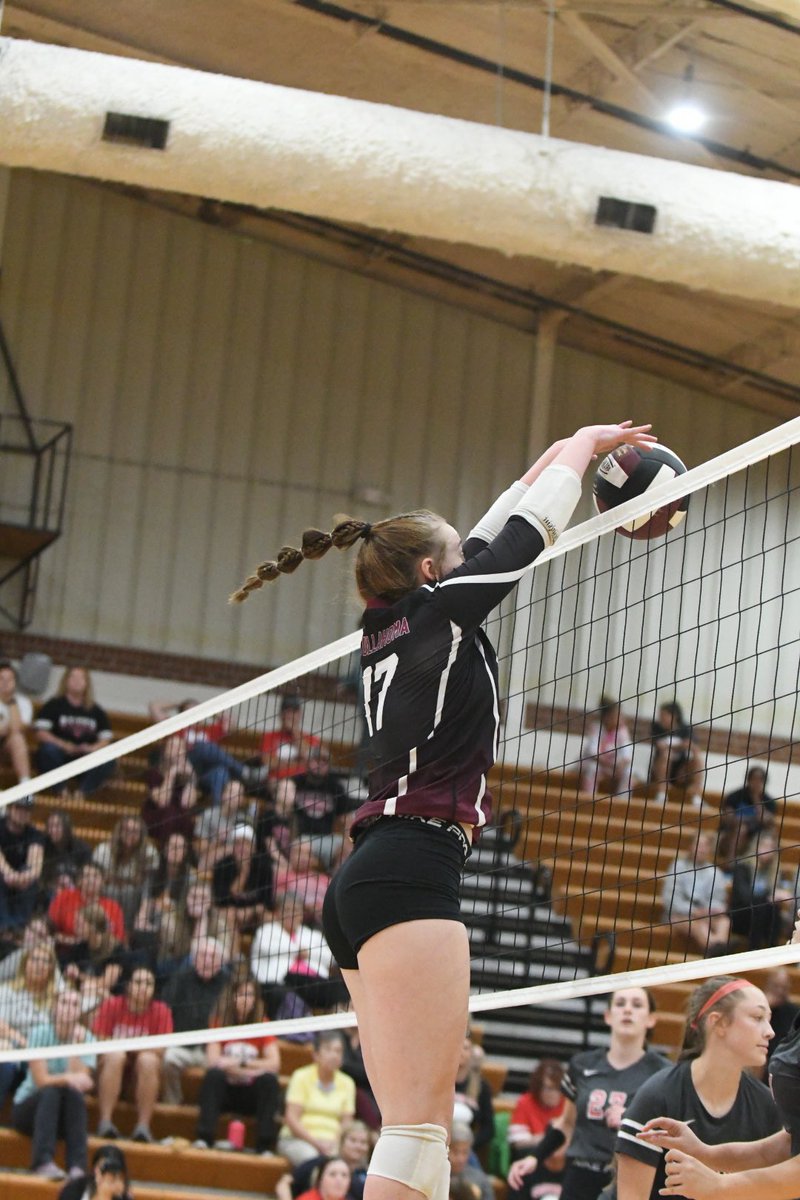 ErinNDouglas10's tweet photo. The Tullahoma Lady Wildcats defeat the Coffee County Lady Raiders in three sets 3-0. The ‘Cats defeated Coffee County 25-13, 25-22, and with a nail biting 25-22 victory in the third set. Congratulations ladies! https://t.co/0M0lKjlNsh