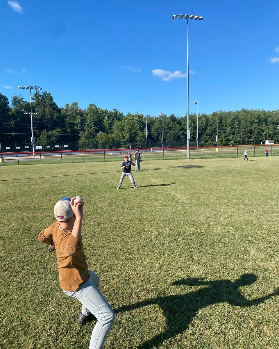 LintonBaseball's tweet photo. Our Middle Schoolers got after it tonight at their practice with the High School staff. Keep working, fellas!! #MinerPride #OneTeamOneProgram #617 https://t.co/uLNOLWcBmk