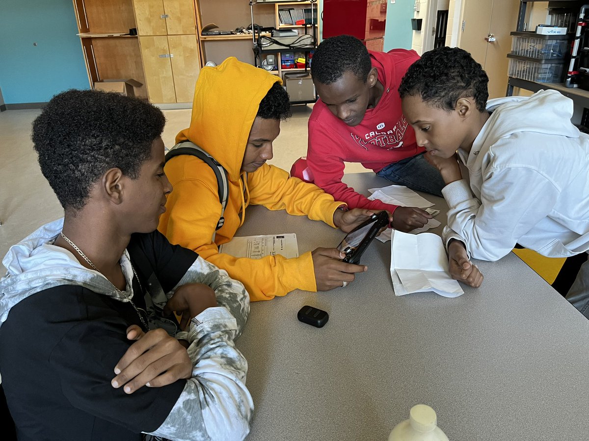 Cloudyโ๏ธ๐
ผ๐
ธ๐
ถ๐๐
ด๐
ป (@cloudymiguel) on Twitter photo These <a href="/CompMinerTweets/">Composite High</a> students are checking out Portal on a Steamdeck. This game is probably older than they are, but theyโre figuring it out! These <a href="/CompMinerTweets/">Composite High</a> students are checking out Portal on a Steamdeck. This game is probably older than they are, but theyโre figuring it out!
