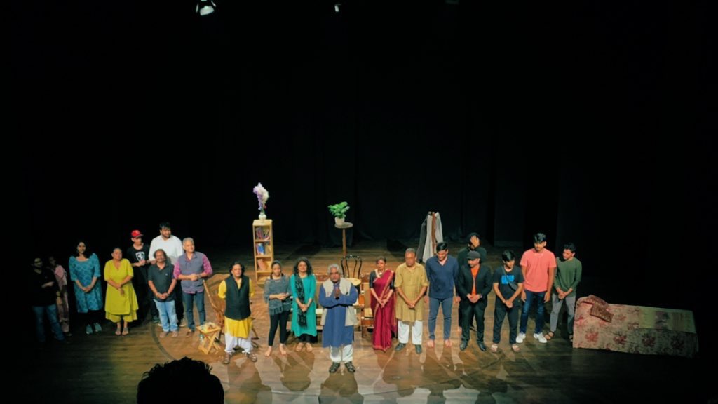 chamatkari_baba's tweet image. Watched a play for the first time ever and it blew my mind.
What a wonderful performance!
A big round of applause to the talented artists.
#AadheAdhure by
#KathputliyaanTheatre group. #Bengaluru 
Take out some time from your busy schedule if you find them performing in your city.