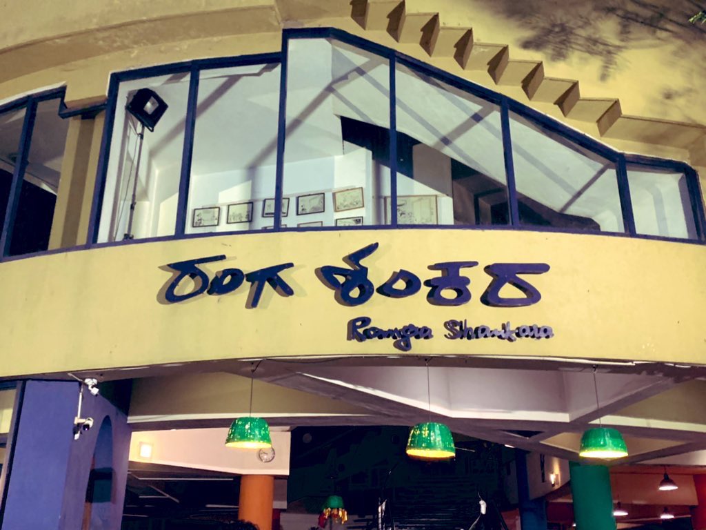 chamatkari_baba's tweet image. Watched a play for the first time ever and it blew my mind.
What a wonderful performance!
A big round of applause to the talented artists.
#AadheAdhure by
#KathputliyaanTheatre group. #Bengaluru 
Take out some time from your busy schedule if you find them performing in your city.