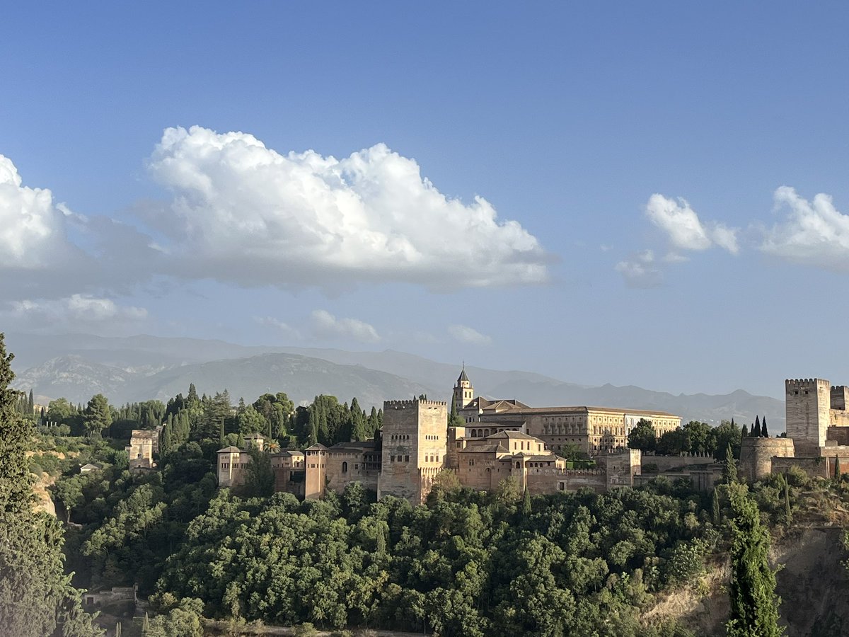HistoryFilmsJP's tweet photo. ¡Habéis acertado!  

Estamos en Granada 📍

Es una ciudad llena de historia, ¿qué rincones secretos recomendarías? 🤔

#Granada #Andalucia https://t.co/Qkkk6MVzQj