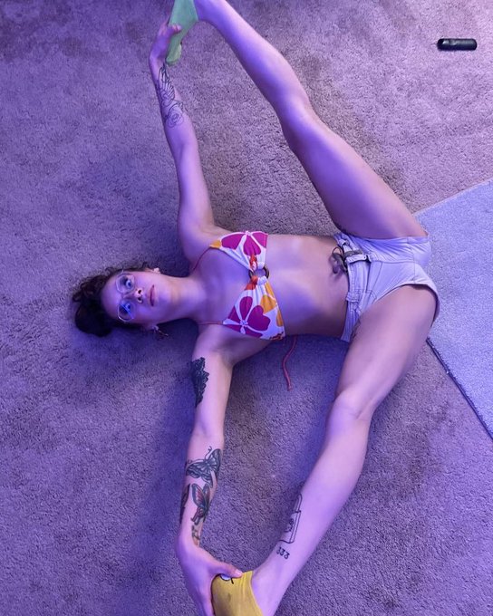 This week on America&rsquo;s next top model&hellip;.the theme is unhinged 🫥😵&zwj;💫 https://t.co/eUDdZ61pEP<a href="/tag/newprofilepic"class="tags"><span>#newprofilepic</span></a>