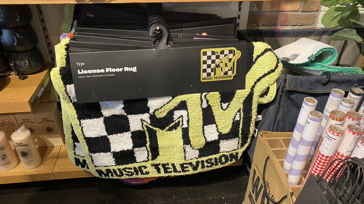tcvs_multiverse's tweet photo. @MTV #musictelevision #MTV like if you still watch MTV?? 💗🫶🏼 https://t.co/OI8XJVT63s