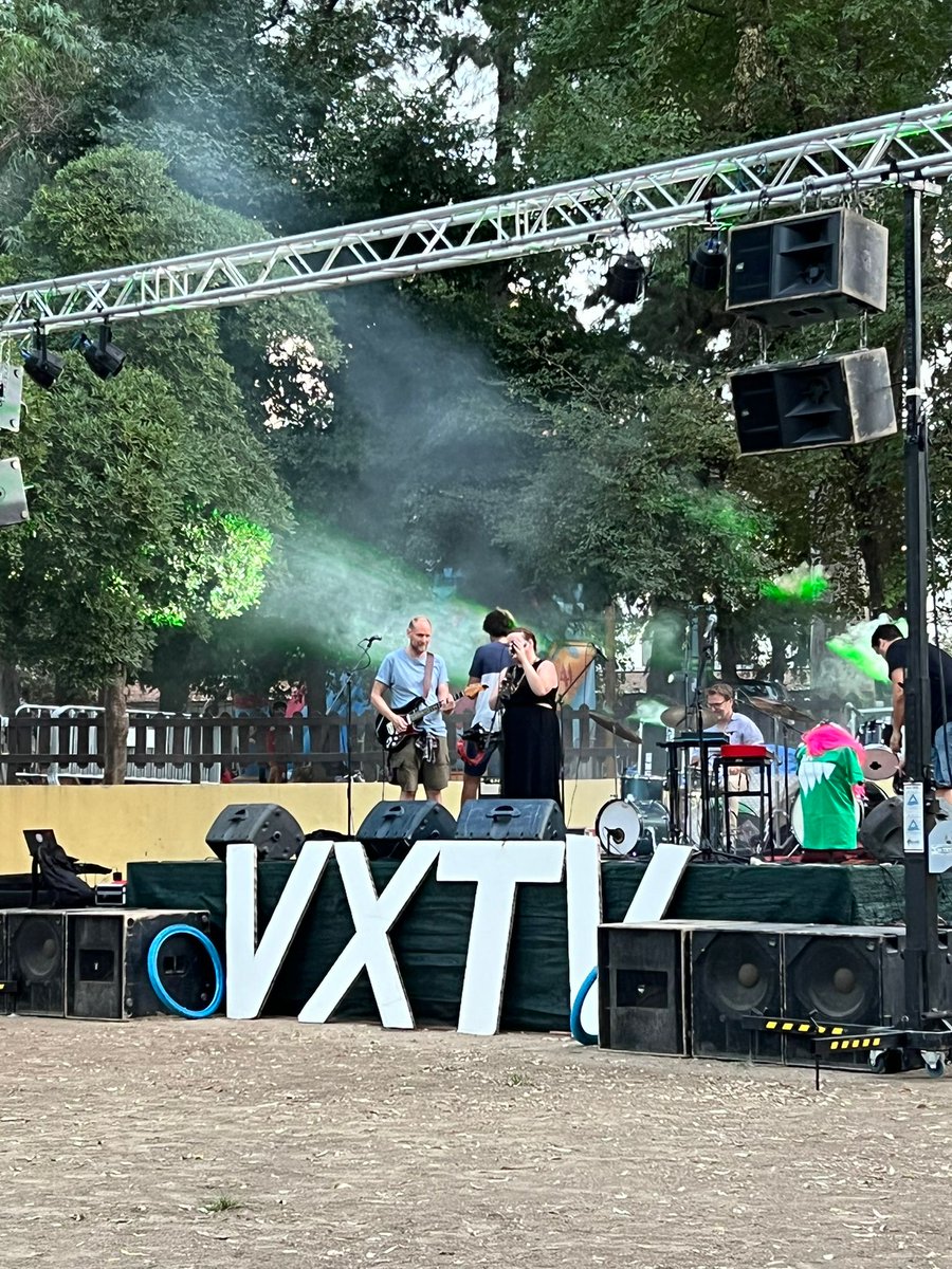 meritxellroige's tweet photo. Un altre any el recordem, enguany al Parc de Tortosa. Gràcies equip i família de @vapertuvidal per totes les activitats solidàries que organitzeu per recordar a Vidal . Els xiquets, i també els més grans hem xalat molt. #VXTV #Tortosa https://t.co/CCnI5szvvF