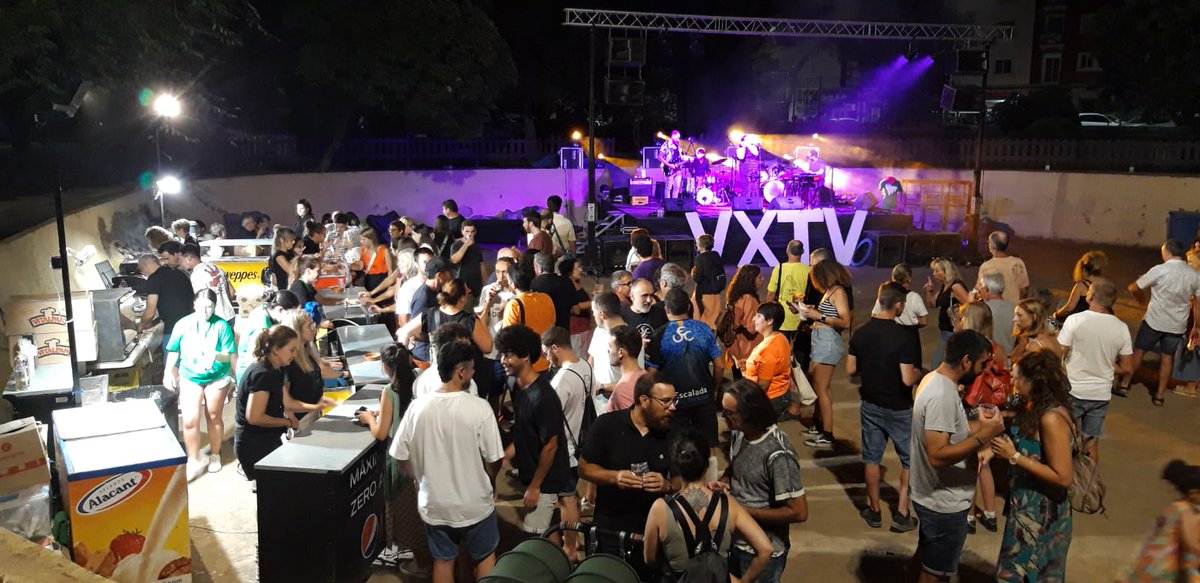 meritxellroige's tweet photo. Un altre any el recordem, enguany al Parc de Tortosa. Gràcies equip i família de @vapertuvidal per totes les activitats solidàries que organitzeu per recordar a Vidal . Els xiquets, i també els més grans hem xalat molt. #VXTV #Tortosa https://t.co/CCnI5szvvF