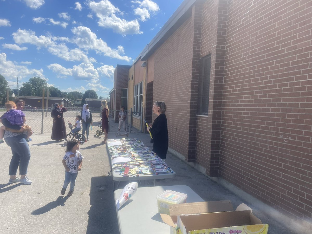 SirIsaacBrockPS's tweet photo. “Popsicles with the Principals” was a big hit this afternoon. So great to see so many families drop by for a cool treat and a catch up before school starts next week. We are so excited to welcome back all the Brock Bears! https://t.co/jYoiMidZy2