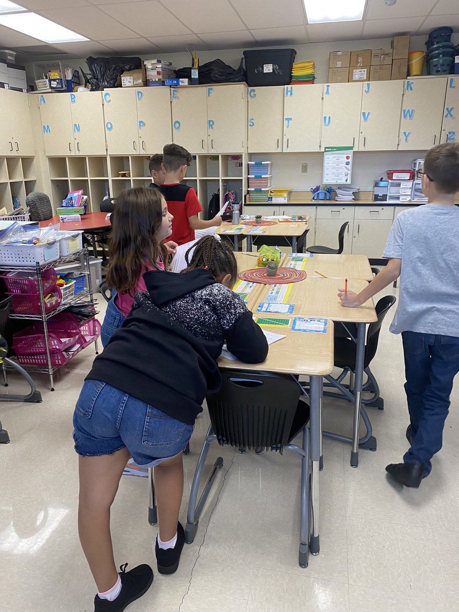 MeganGWCS's tweet photo. Math survey #workingtogether #mathematicians @warrenschools #LincolnPrideWCS https://t.co/KZqL9sP7F7