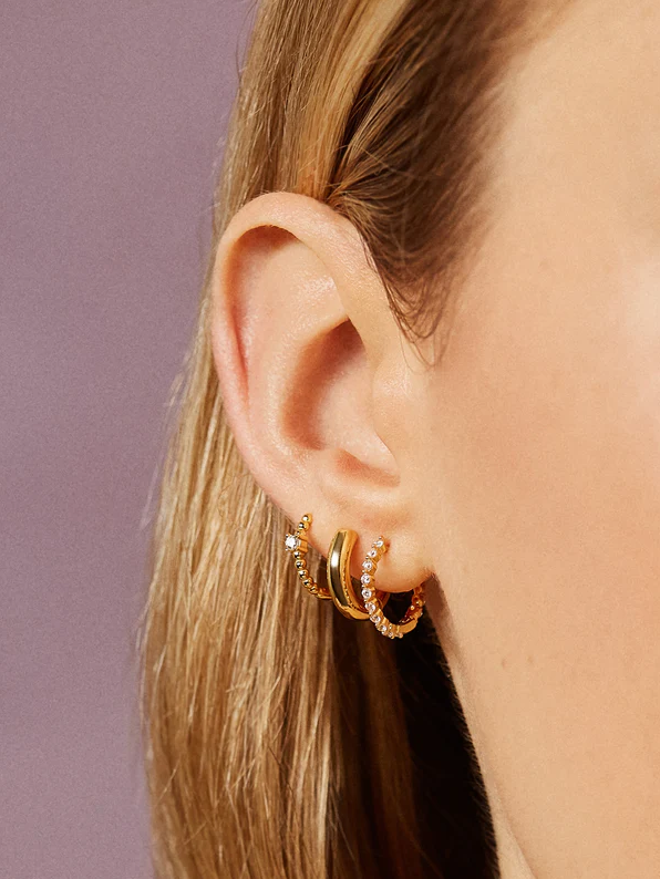 FaveThingCom's tweet image. A dainty yet classic set of women's earrings! Check out the Lauren 18K Gold Earring Set on FaveThing: favething.com/a-foster/cloth… #FaveThing #Lauren18KGoldEarringSet #GoldEarringSet #EarringSet #WomensEarrings #FallFashion #WomensFashion #BaubleBar