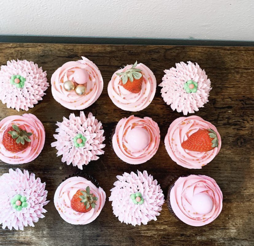 kateboss21's tweet photo. Pinkalicious! Happy birthday Michelle!! 💞🌸🍓🌷💕
•
•
•
#happybirthday #pink #wiltoncakes #wiltontip1m #wiltontip81 #petaltip #chocolatecupcakes #selftaught #selftaughtbaker #homebaker #pinkalicious #stawberries #kateboss https://t.co/GD4Mhum4Dw