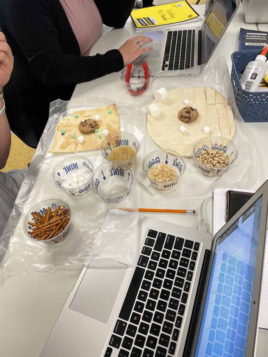 AgWithMissLee's tweet photo. What better way to have ALS: Animals students review organelles and the difference between plant/animal cells than to create cells using food! Learn about cells &amp; get a snack….win win! https://t.co/jDSkjSJRRV