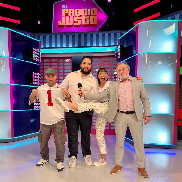 ¡Qué equipazo! 🙌 Ya estamos al AIRE con #ElPrecioJustoUY y como todas las tardes estamos en #ModoJuego para divertirnos y cotizar junto a la mejor tribuna 🤑 ¡Prendete YA a nuestra pantalla! 📺