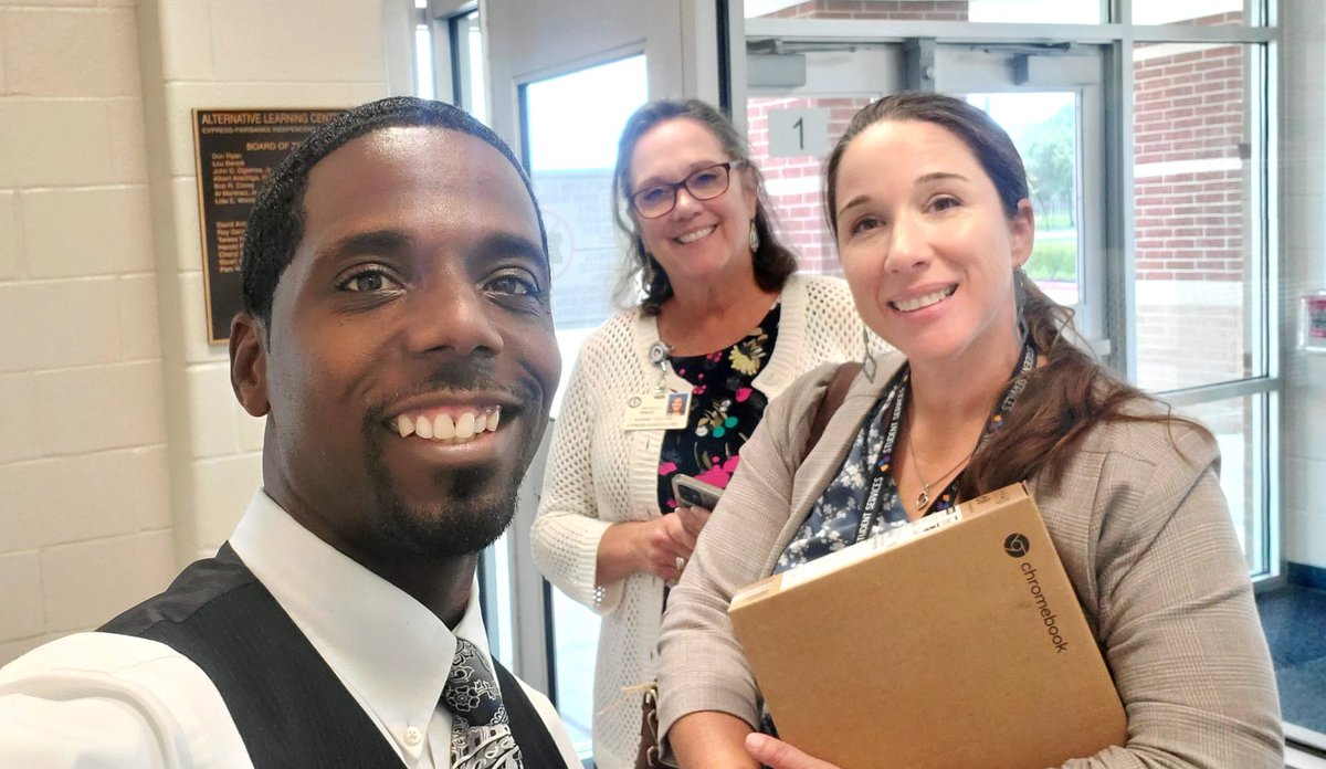 pgilliam33's tweet photo. #CMCT_team is out and about visiting #ALCEast and #ALCWest getting students geared up for an Opportunity For Success! #BringingOutTheBest #Bethemodel #CFISDspirit @CyFairISD @CFISDStuSrvcs #FromPromiseToPurpose #journeyeast https://t.co/fZDqj5s4OC