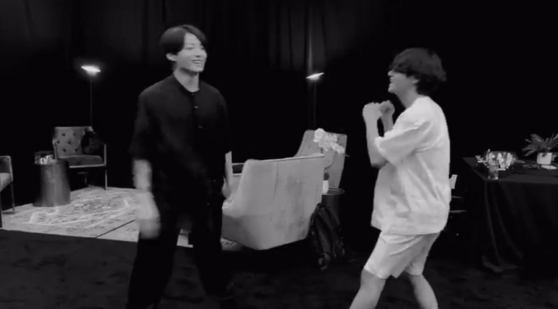 taekookvenuss's tweet photo. jk y tae boxeando, hoy ganamos las bonitas ♡ https://t.co/Mp2ggknl5A